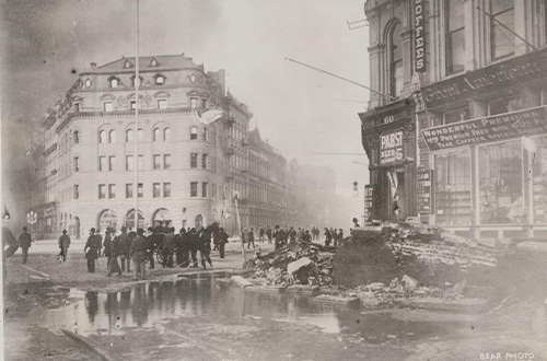 Broken water main due to the 1906 earthquake.