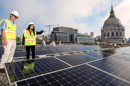 Mga solar panel sa rooftop sa SF War Memorial Opera House