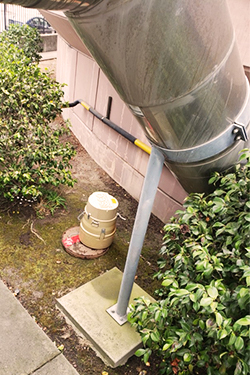تم نشر معدات أخذ عينات مياه الصرف الصحي في مرفق التمريض.