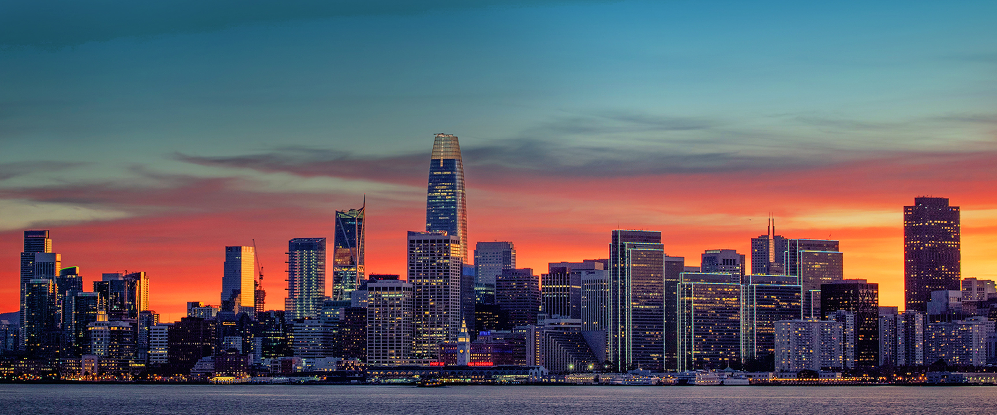 Línea del cielo de San Francisco en la noche