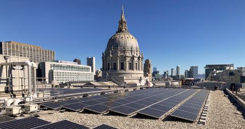 舊金山市政廳的屋頂太陽能電池板