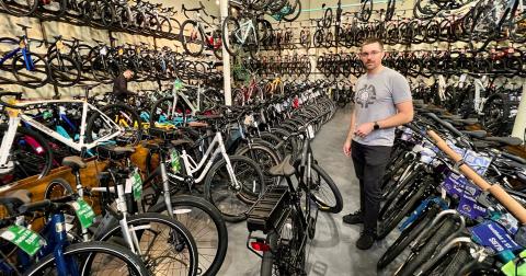 SFPUC 向 The Bike Connection 等選定零售商處的合格低收入電力客戶提供 1,000 美元的電動自行車折扣。