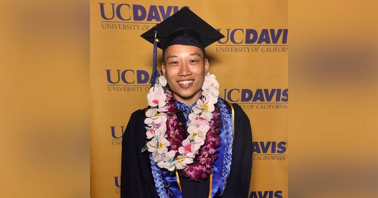 Simon Pan después de su graduación de UC Davis.